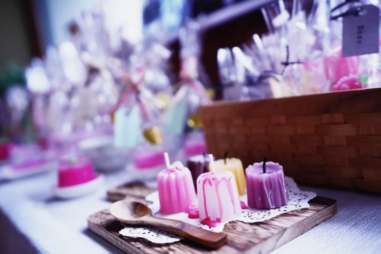 スイーツ的な雰囲気の寺キャンドルその2(山梨県甲府市の能満寺オリジナル)