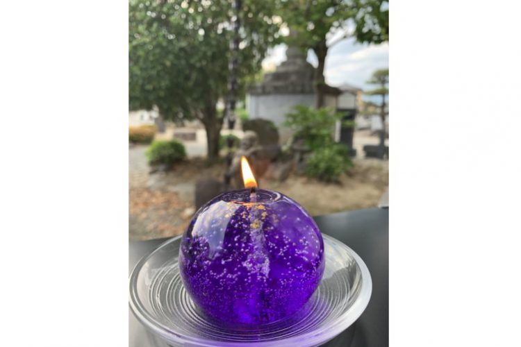 紫色の玉形寺キャンドル(山梨県甲府市の能満寺オリジナル)