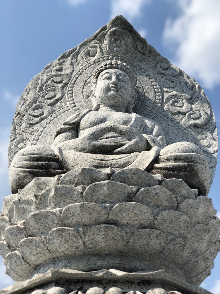 能満寺の永代供養塔の石仏(山梨県甲府市)